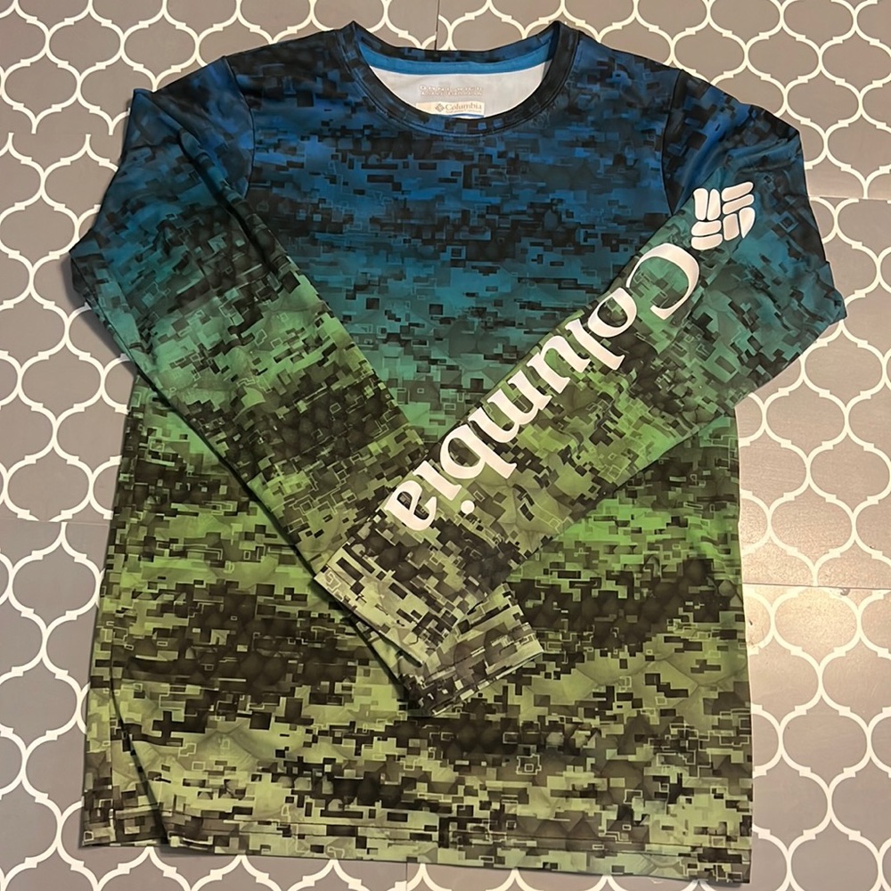 Boys Med (10/12) Blue/Green Columbia long sleeve shirt